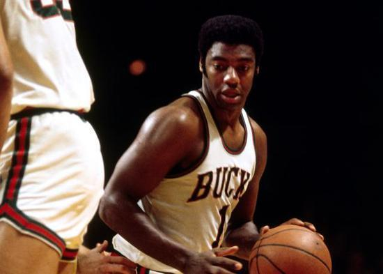 尤其在防守 尤其在防守